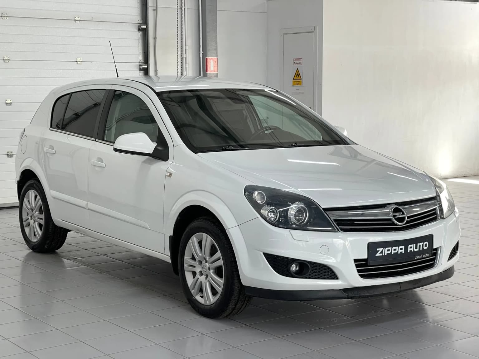 Opel Astra, 2011
