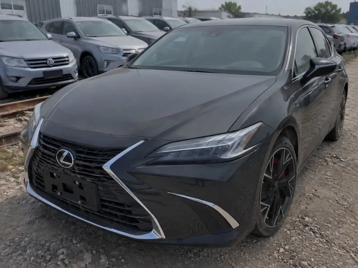 Lexus ES, 2025