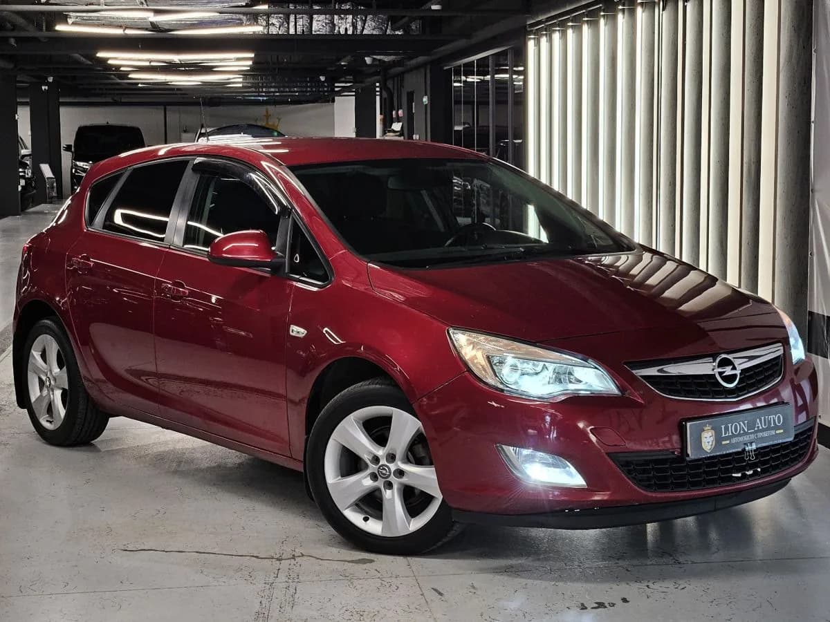 Opel Astra, 2011
